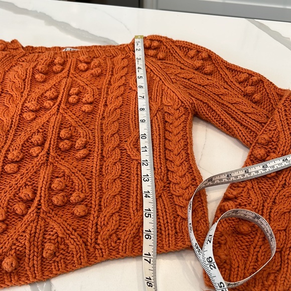 Pullover Burnt Orange Sweater Size M very short bodied 17”hits a few“ below boob - Picture 5 of 8